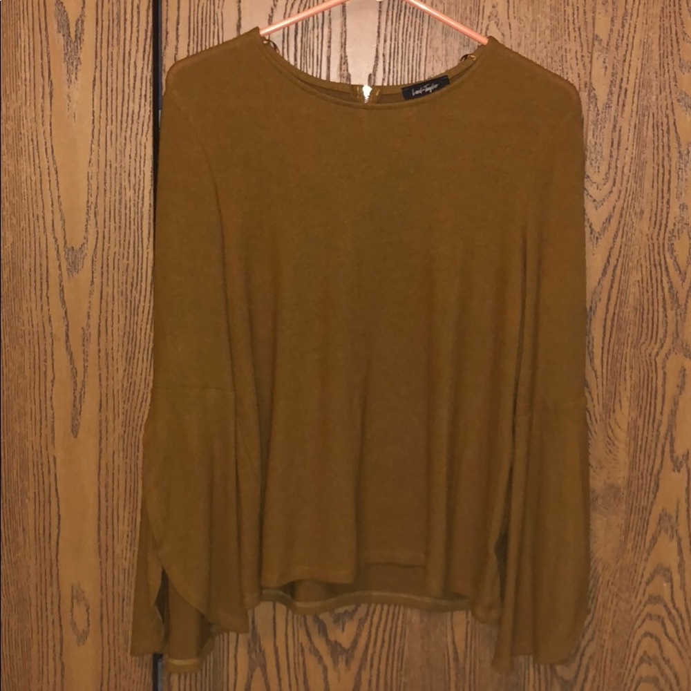long sleeve with flared sleeves